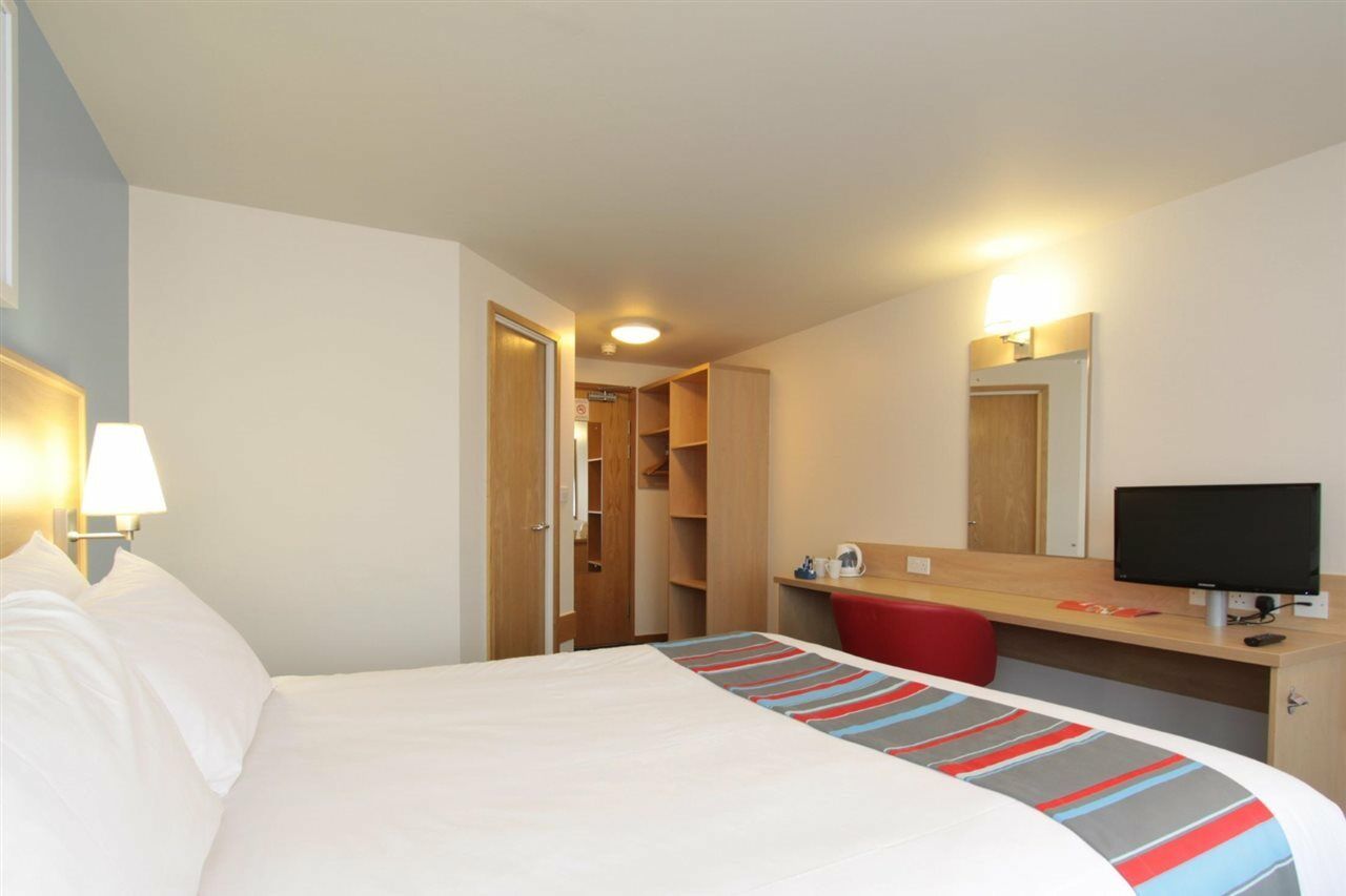 Travelodge Stafford M6 Экстерьер фото